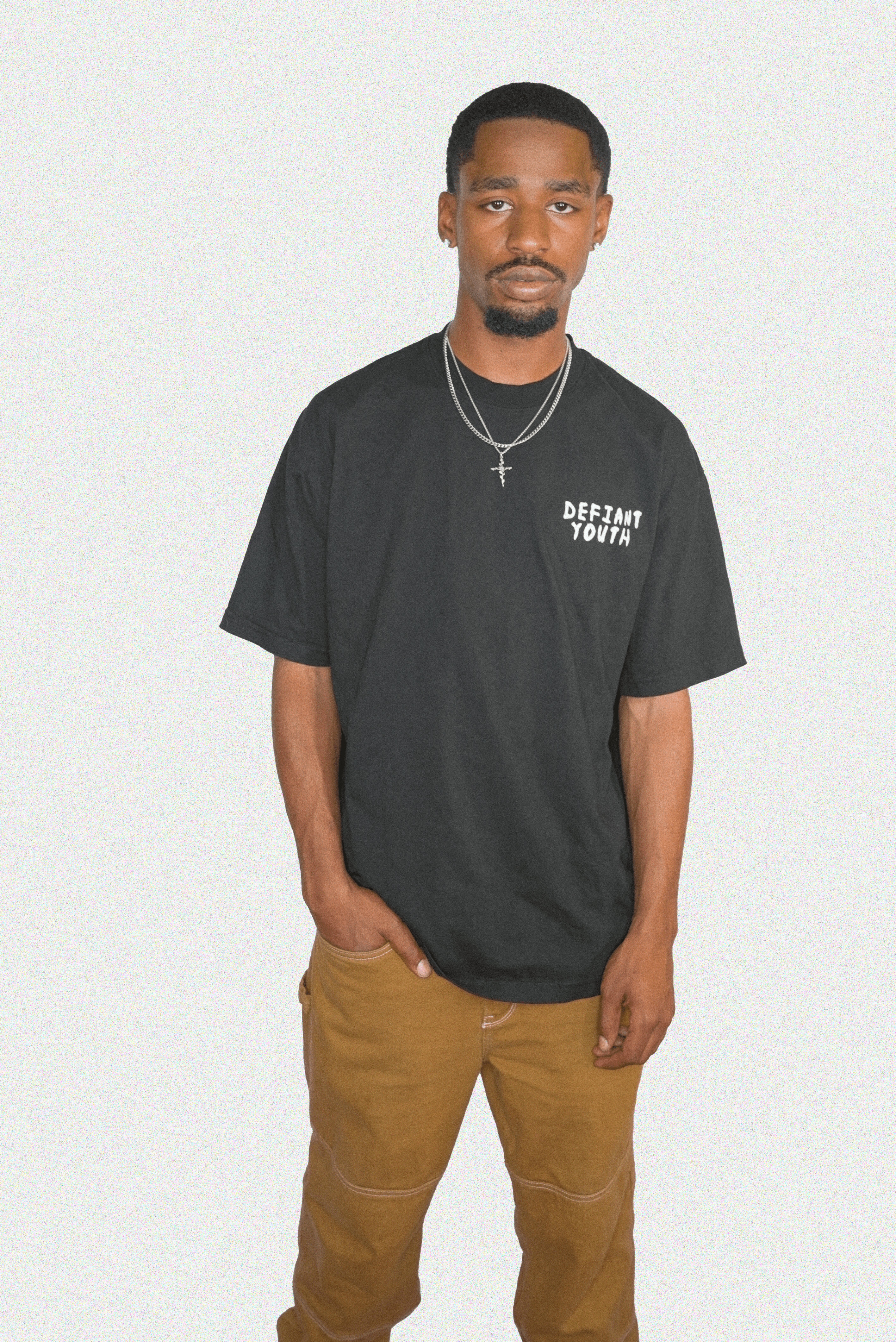 camiseta con lengua juvenil desafiante